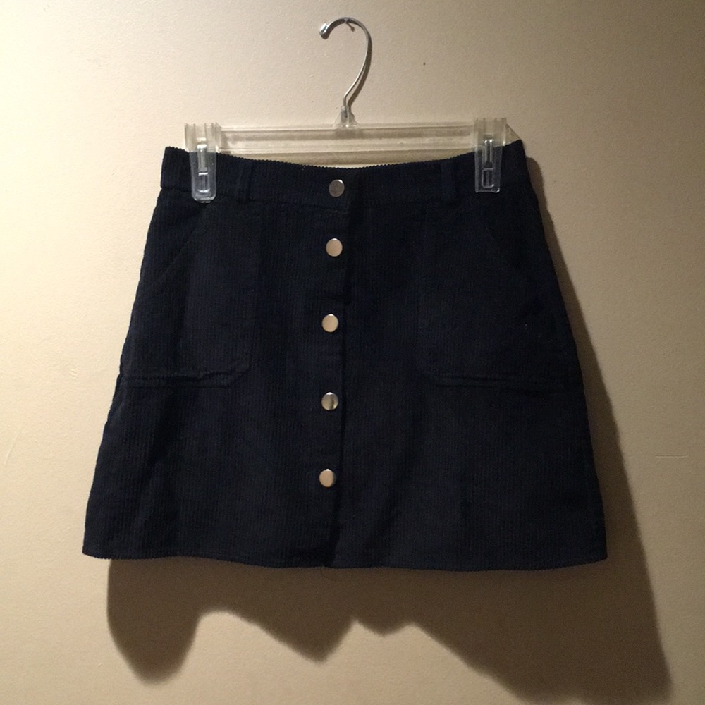 🌻Black corduroy button up skirt🌻